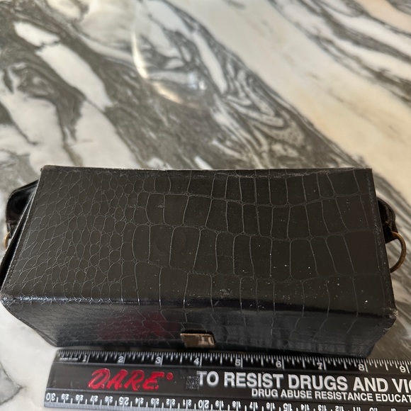 Antique1920s Helena Rubinstein leather cosmetic travel case with original items. - Picture 10 of 15